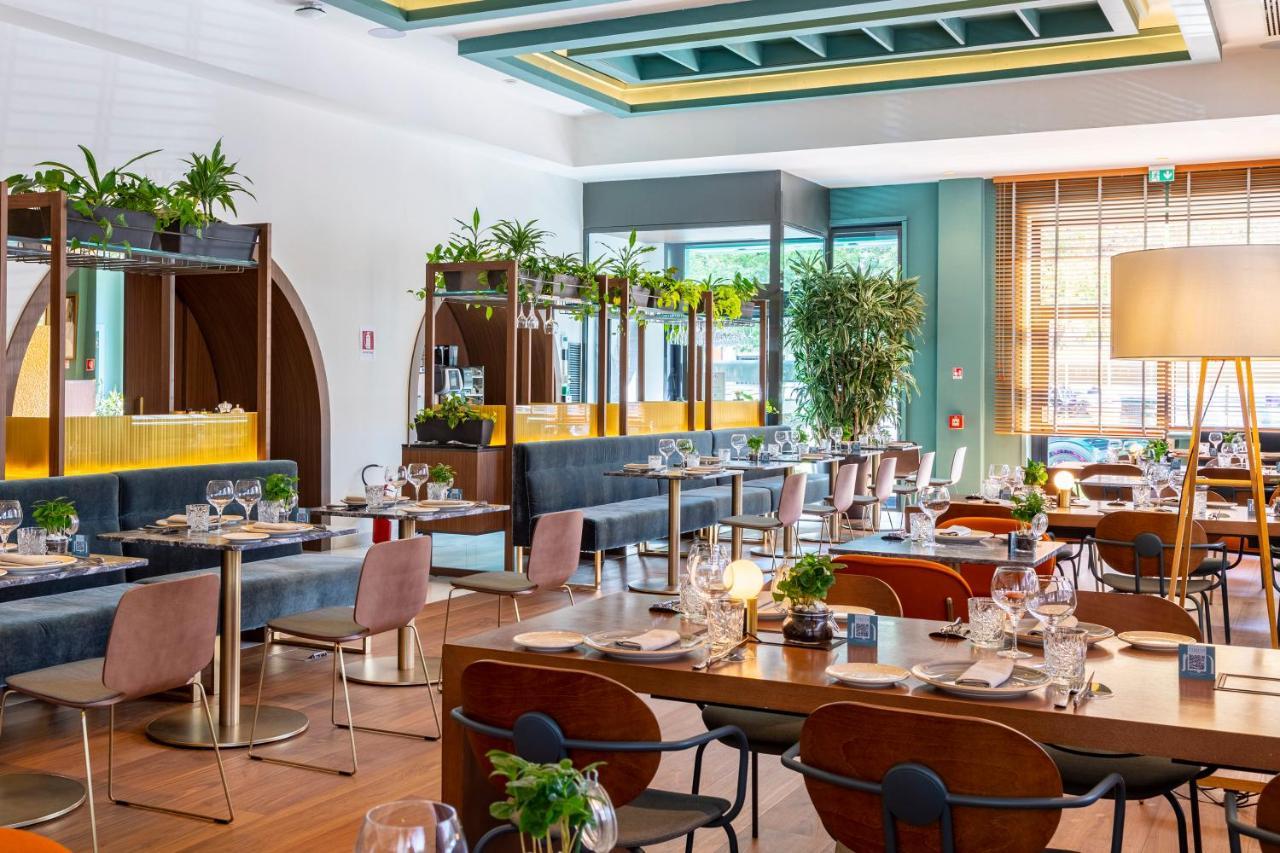 Melia Milano Hotel Exterior photo Restaurant