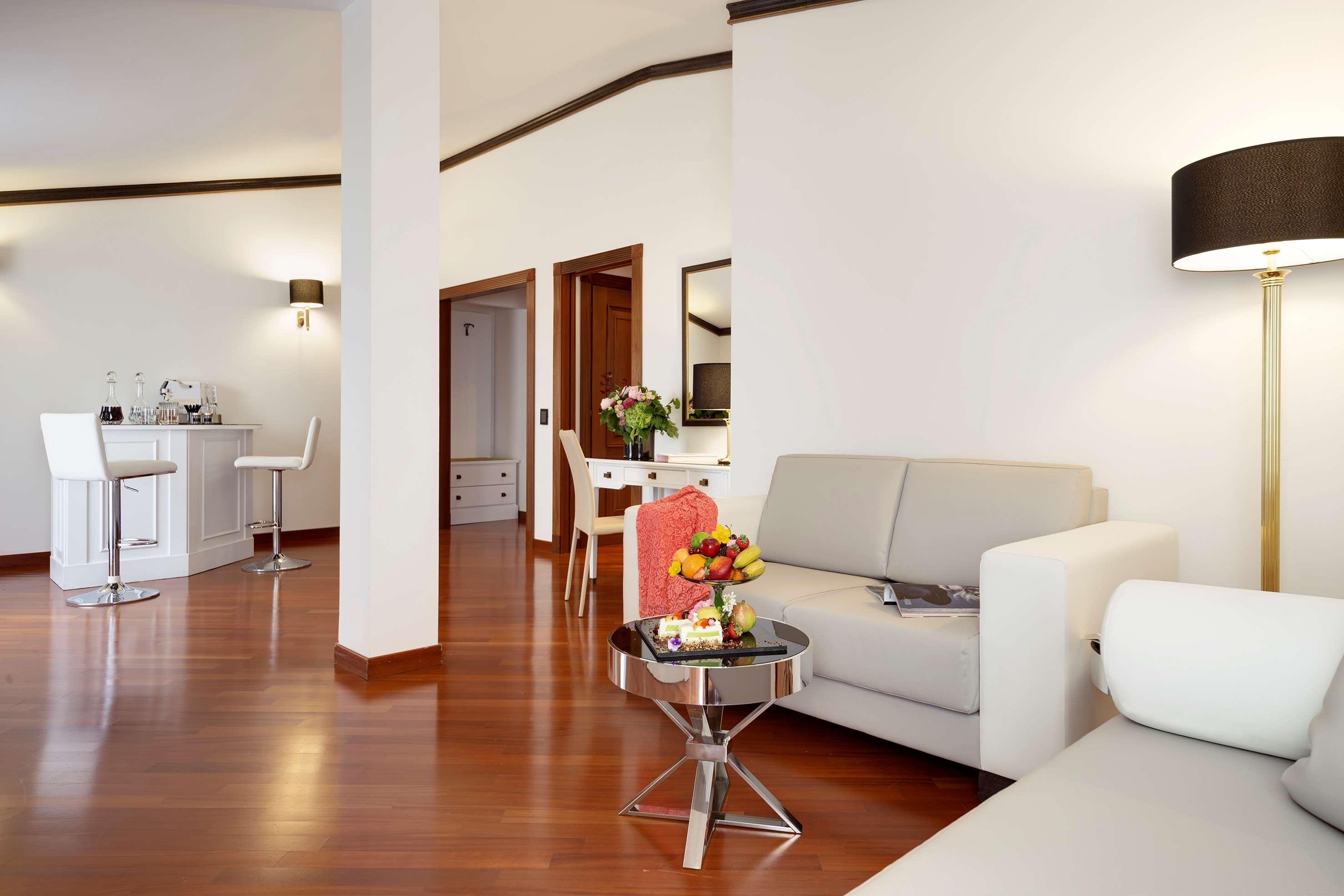 Melia Milano Hotel Exterior photo A typical apartment