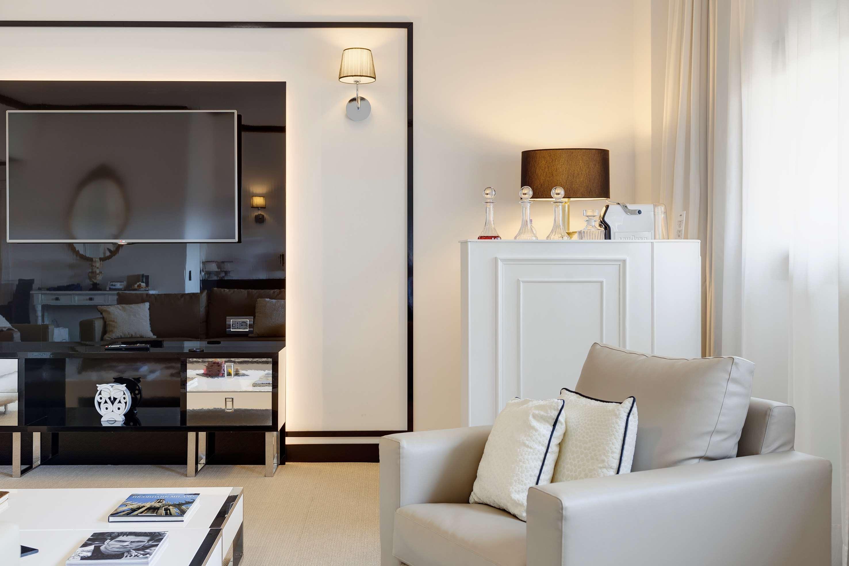 Melia Milano Hotel Exterior photo A suite at the Mandarin Oriental, Munich