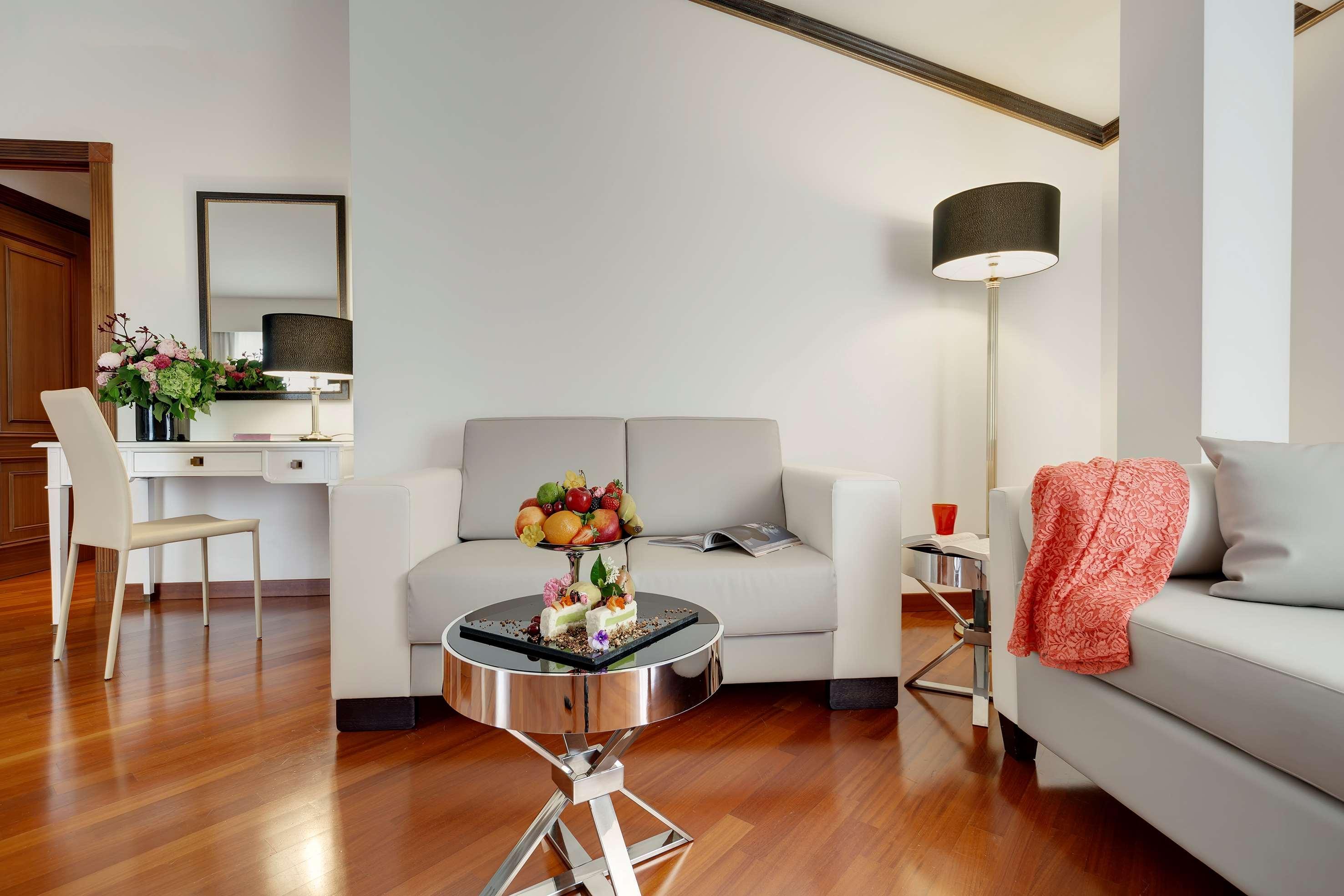 Melia Milano Hotel Exterior photo A living room