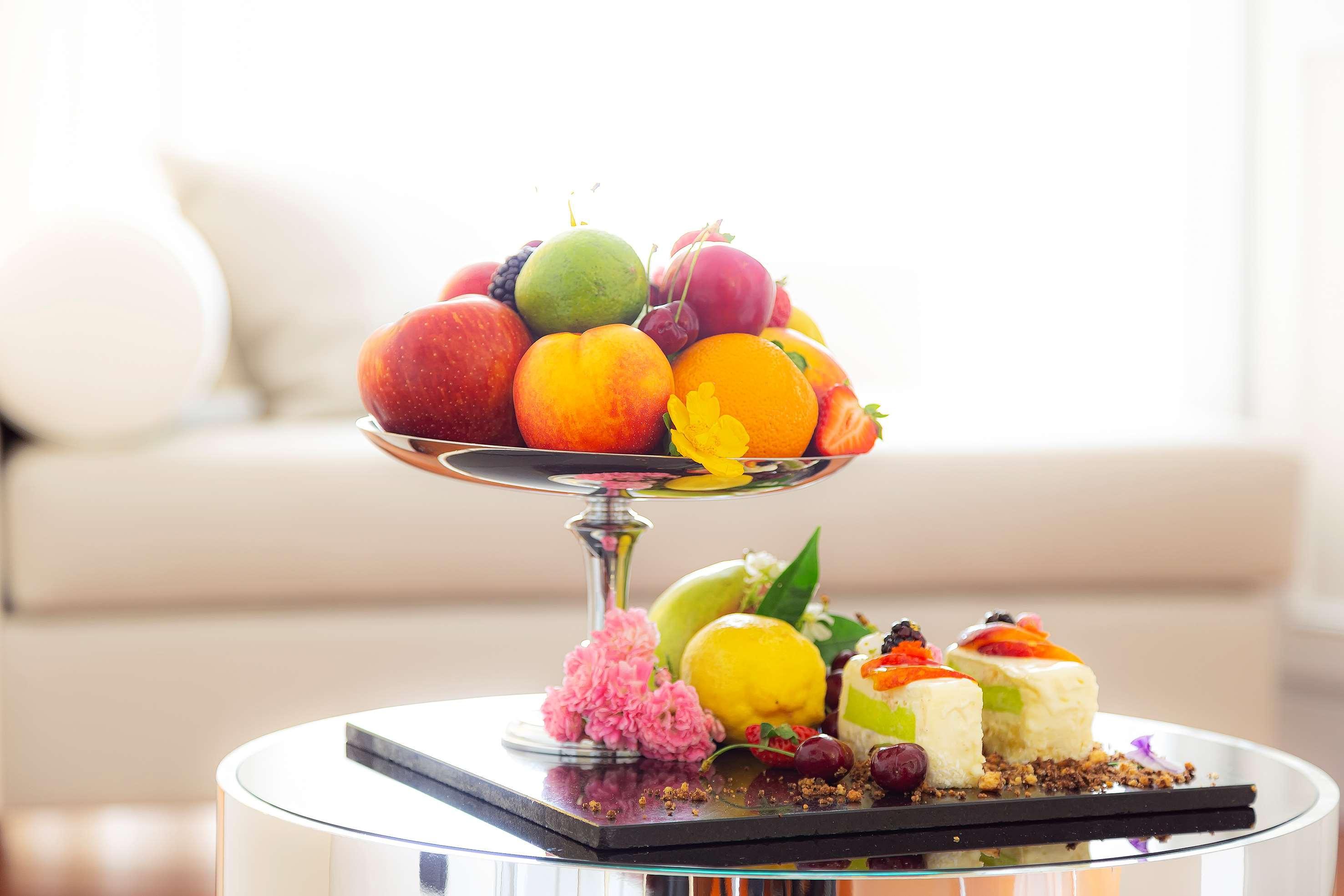 Melia Milano Hotel Exterior photo Fruit and cheese on a fruit stand